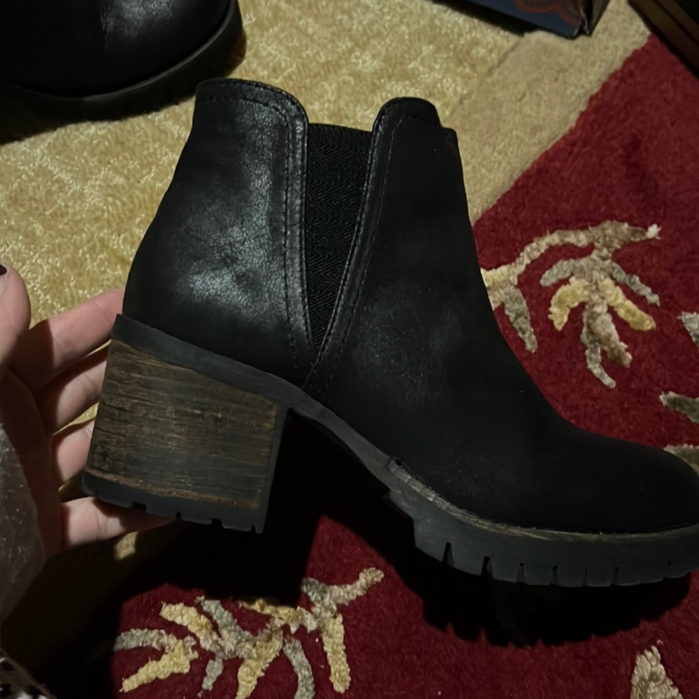 Carlos Santana boots